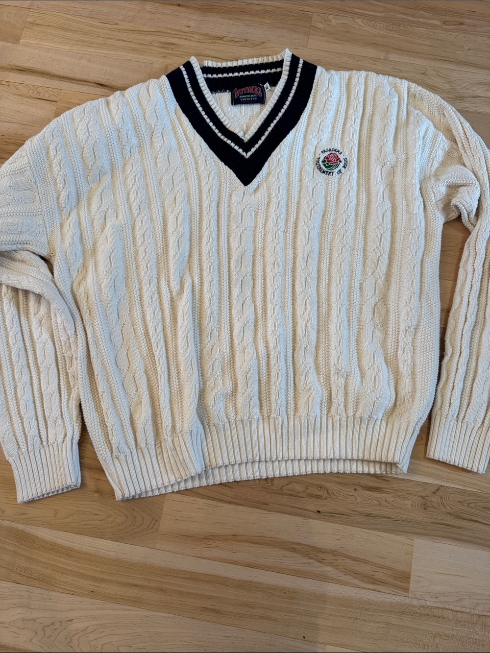 Vintage 90s-Nutmeg Pasadena Tournament of Roses cable-knit V-neck Sweater-XL